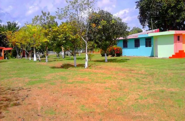 Hotel Los Haitises Bayaguana jardin